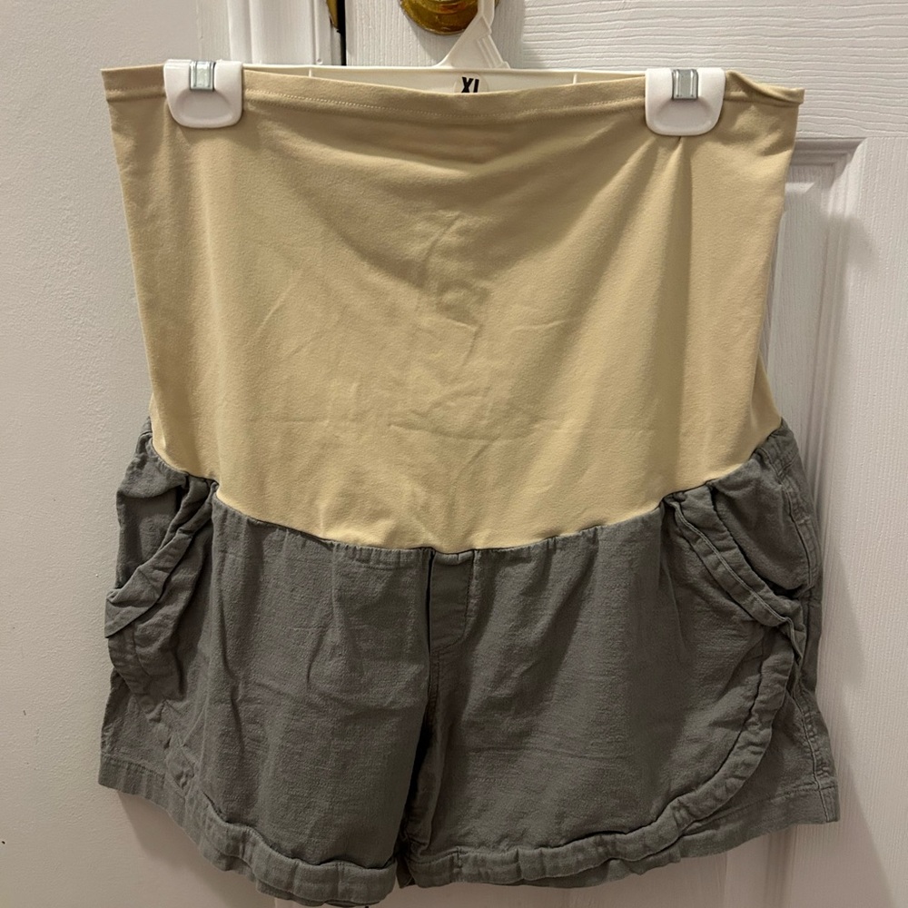 Two-Tone Women's Maternity Shorts